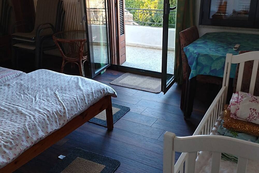 Appartamento intero, Charming 3-bedroom apartment with sea view from bedrooms Wifi and Ac 200 from b\n in Kissamos, Chania regione