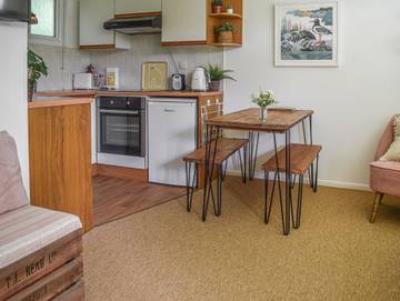 Log Cabin for 4 People in Cromer, Norfolk, Photo 4