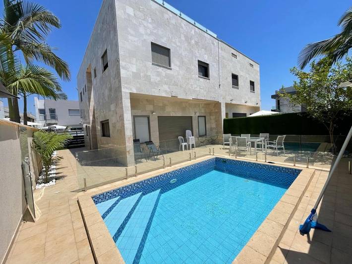Villa pour 14 personnes, avec jardin et piscine - 1
