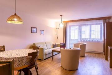 Ferienwohnung für 5 Personen, mit Garten und Balkon in Grän