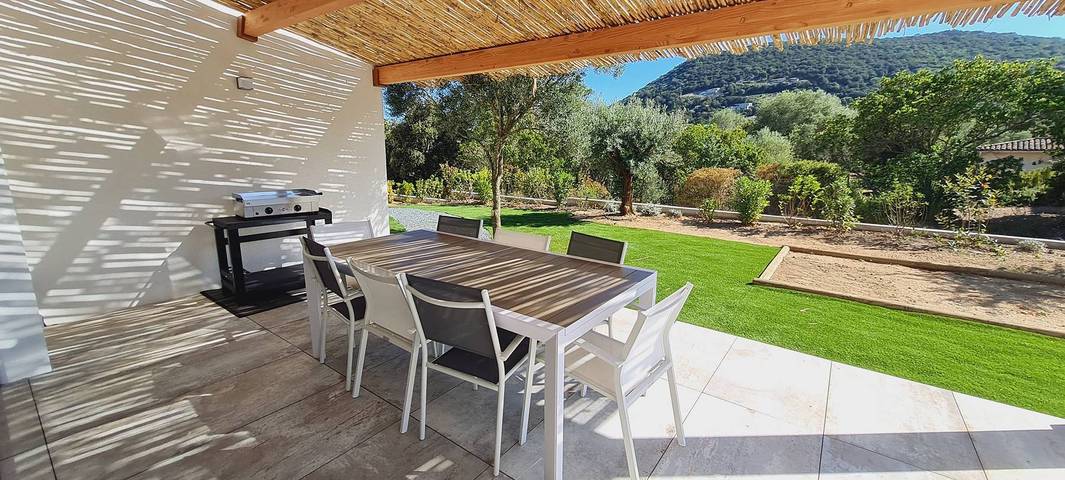 Apartamento vacacional entero, Villa Florida, Pinarello, 8 pers, piscine chauffée, 350 m plage à pieds in Pinarellu, Zonza