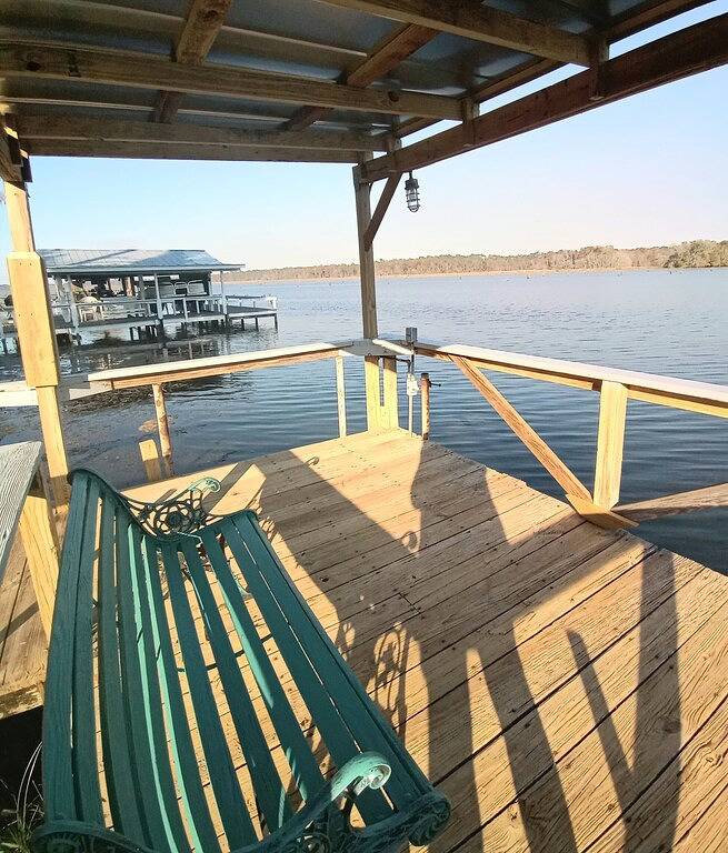 Lake Seminole Cabin on Spring Creek Channel - Covered Dock in Georgia