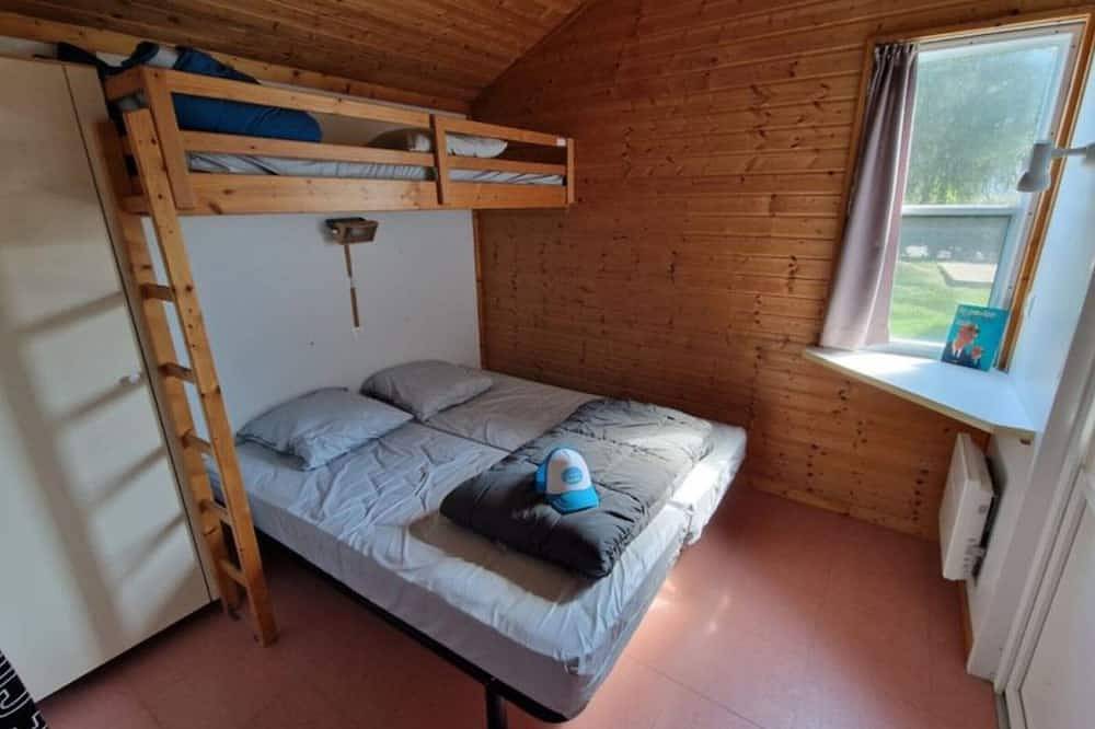 Spacious Chalet for 8 with Terrace in Saint-Geniez-d'Olt-et-d'Aubrac, Parc naturel régional de l'Aubrac