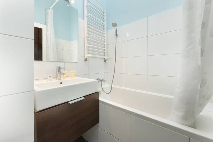 Entire apartment, Spacious Apartment for 4 People | Work Desk | Close to the Odra River in Wrocław, Lower Silesia