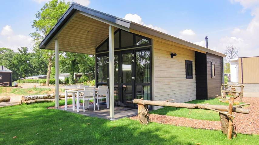 Chalet voor 4 personen, with Balkon/Terras and Terras as well as Tuin and Zwembad in Susteren