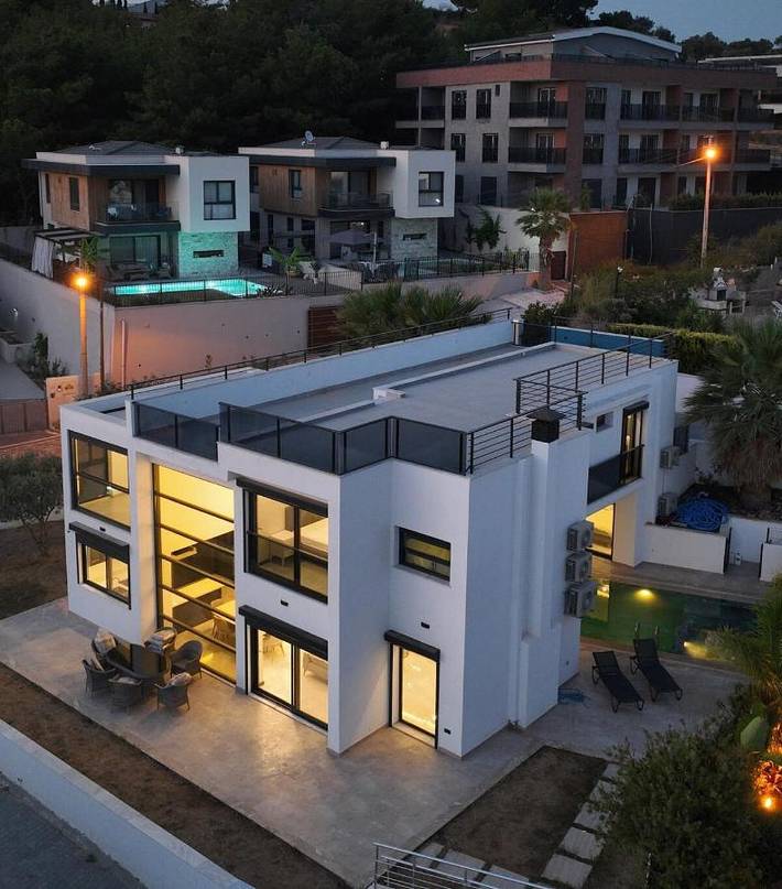 Villa pour 8 personnes, avec piscine ainsi que vue et jardin, animaux acceptés - 1