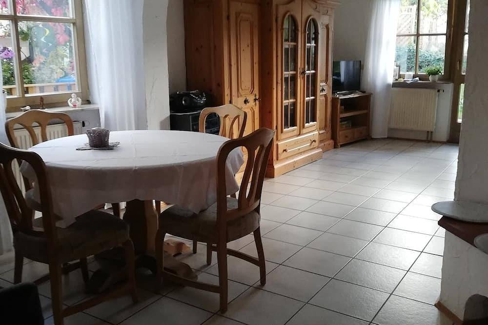 Ganze Wohnung, Ferienwohnung (90qm) mit Kamin in Karlstadt, Fränkisches Weinland
