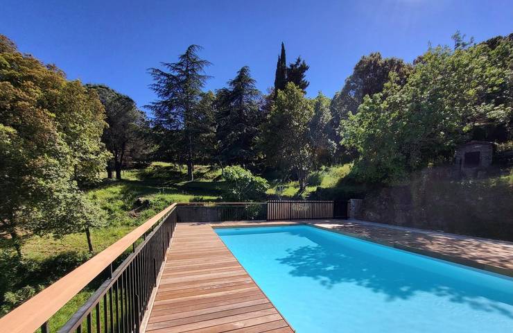 Gîte pour 14 personnes, avec Terrasse ainsi que Jardin et Piscine