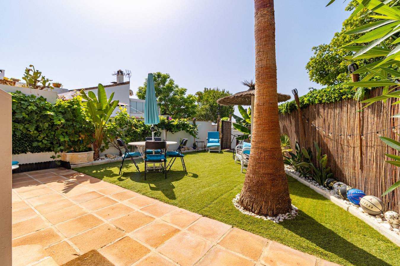 Villa 'Bahia Dorada' 50 m to the Beach with Sea View, Wi-Fi and Air Conditioning in Bahía Dorada, Estepona