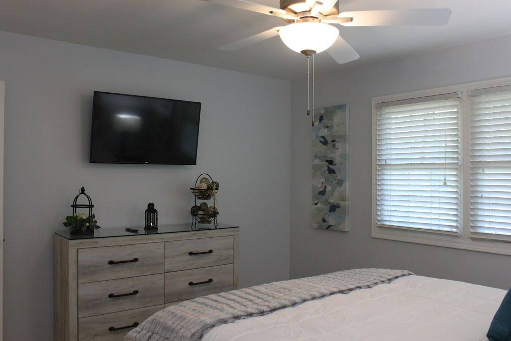 Sunset Getaway - Entire House Sleeps up to 12 in Springfield (MO), Greene County (MO)