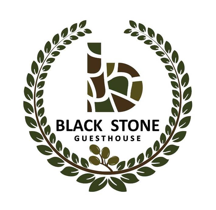 Camping para 2 personas, con terraza y vistas además de piscina y jardín en Albania