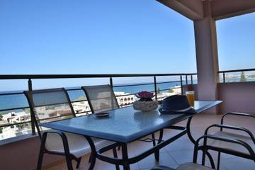 Ferienwohnung für 8 Personen, mit Ausblick und Terrasse sowie Garten in Chania