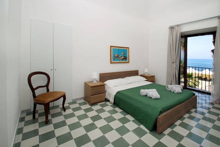 Apartamento entero, Apartamento de vacaciones para 2 personas con jardín in Marina di Caronia, Caronia