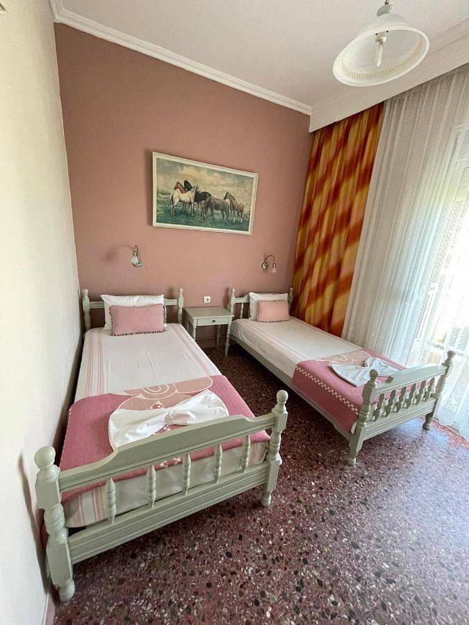 Apartment for 2 people, with view and garden in Riviera