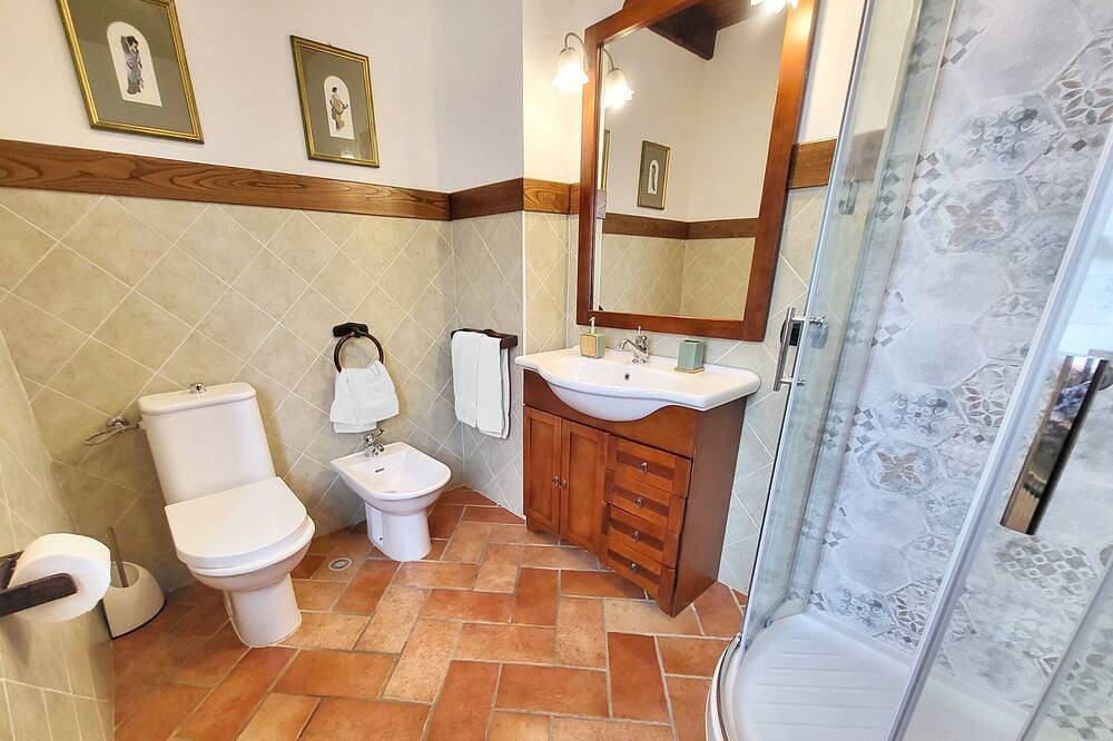 Sehr privates freistehendes Ferienhaus mit privatem solarbeheizten Pool in Villa Collemandina, Garfagnana