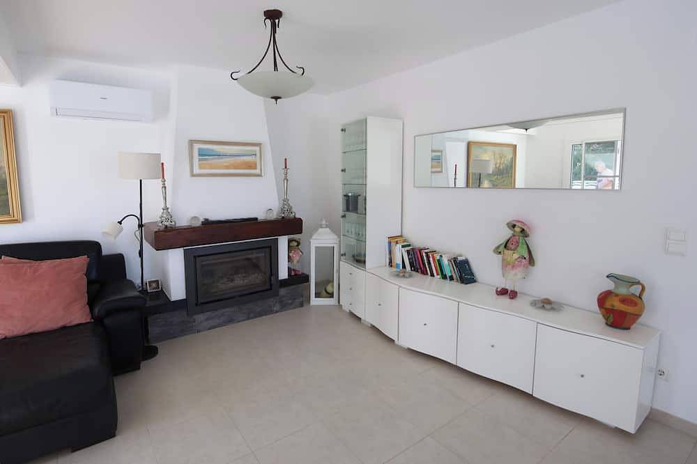 Villa in 1st line of sea: private swimming pool and garden of 500 m². in Alcanar, Costa Dorada