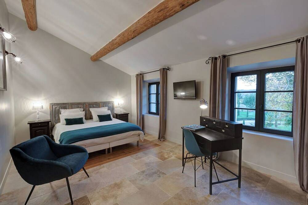 Luxurious 5* stone farmhouse in Cucuron, Parc naturel régional du Luberon