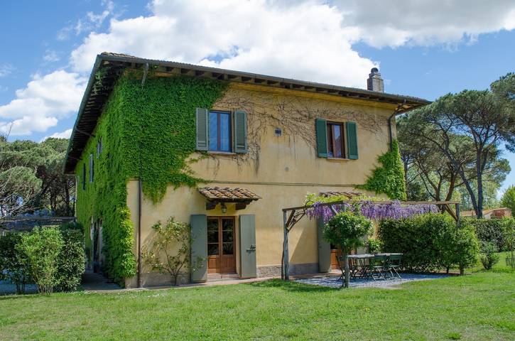 Location de vacances pour 5 personnes, avec jardin à Vecchiano