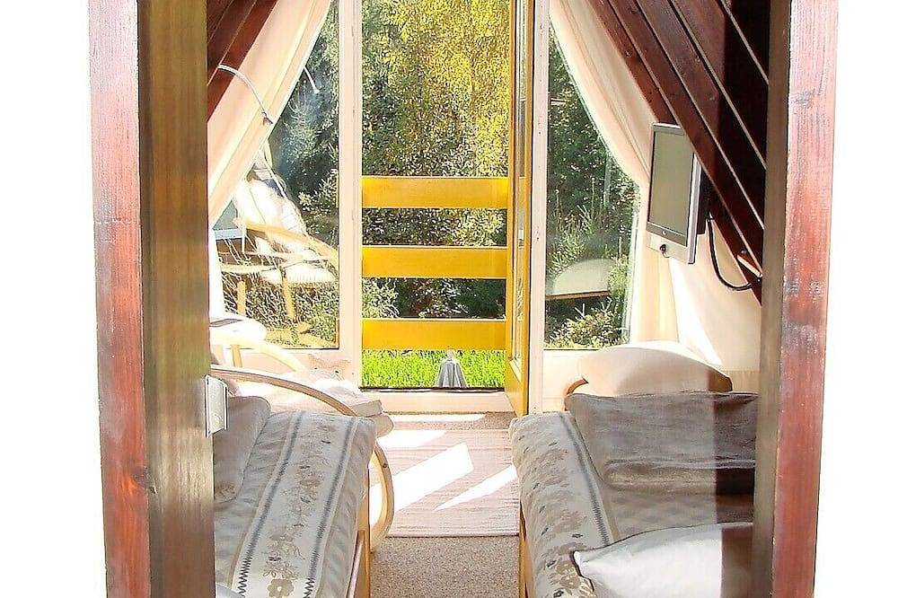 Eichwald-\"Hirschi\" - Idyllisches Ferienhaus in sonniger Südlage mit Gartensauna in Gossersweiler-Stein, Trifelsland