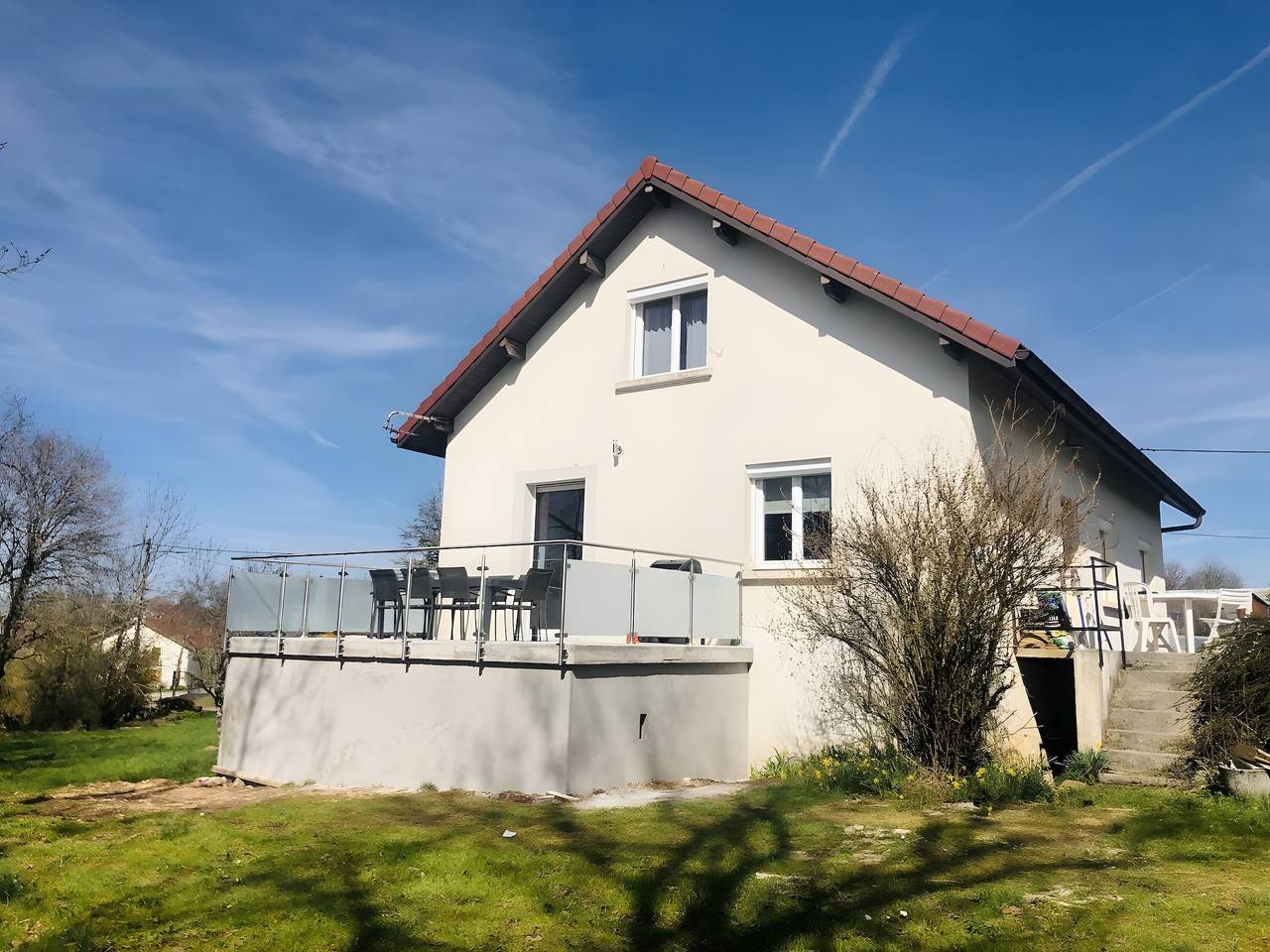 Gîte "Fleur de Miel" – Renovated House in the Heart of the Lakes Region in Saffloz, Jura