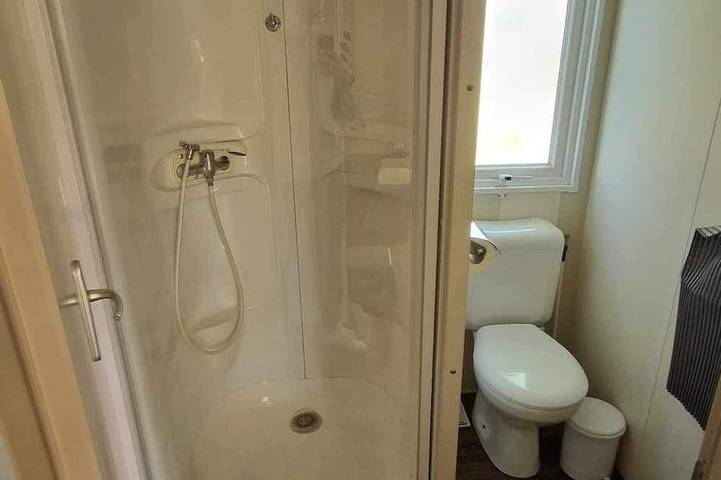30 minutes from puy du fou, air-conditioned mobile home in quiet family campsite in La Boissière-de-Montaigu, Loire-Tal