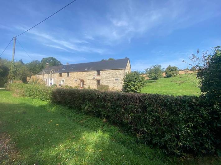 Gîte pour 2 personnes, avec terrasse et jardin à Beauvain