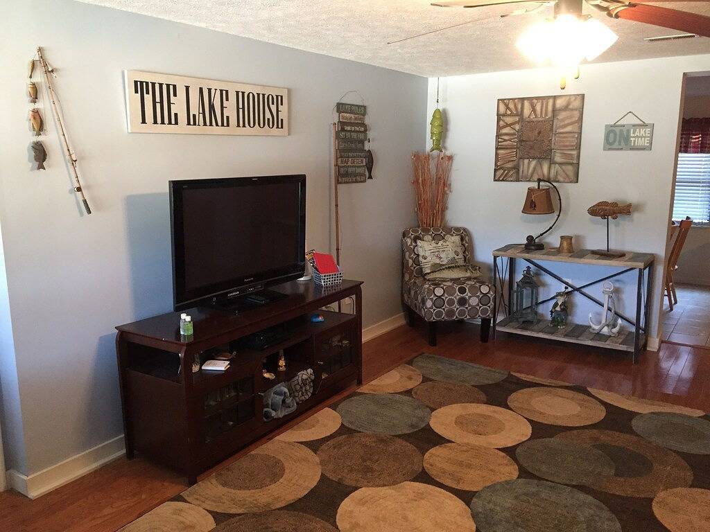 * Lakefront * Ziehen Sie den Netzstecker in unserem Lakehouse mit Bootsrampe und eigenem Dock - ohne Wifi in Douglas Lake