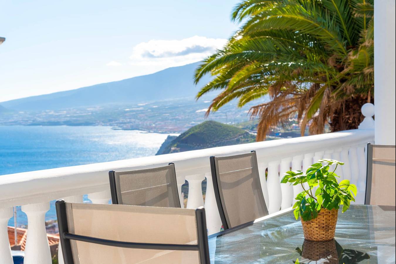 Villa familiar con piscina privada y vistas al mar in Tabaiba, El Rosario