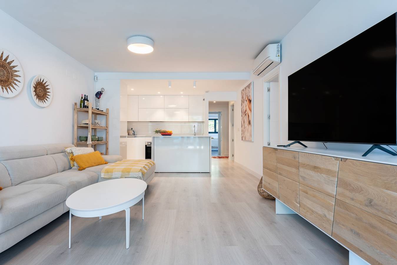 Apartamento inteiro, Apartamento 'Jardines De Las Lagunas' com vista para a montanha, Wi-Fi e ar condicionado in Mijas Costa, Mijas