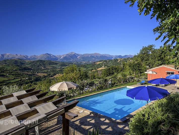 Casa vacanza per 20 persone con piscina in Monte San Martino, Provincia di Macerata