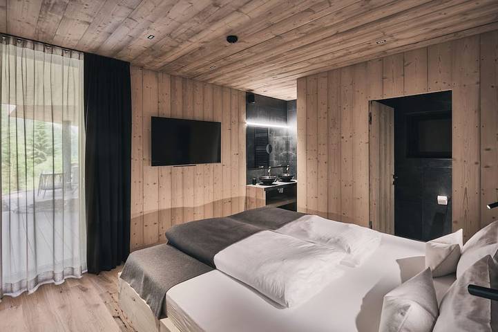 Luxurious Chalet in the Racines forest with private jacuzzi in Stubaier Alpen, Ratschings