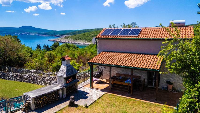 Villa Ruby beachfront by Villas Guide in Plaža Veterna, Polje