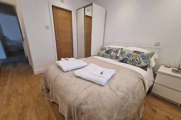 Apartment for 6 People in Luton, Chiltern Hills, Photo 2