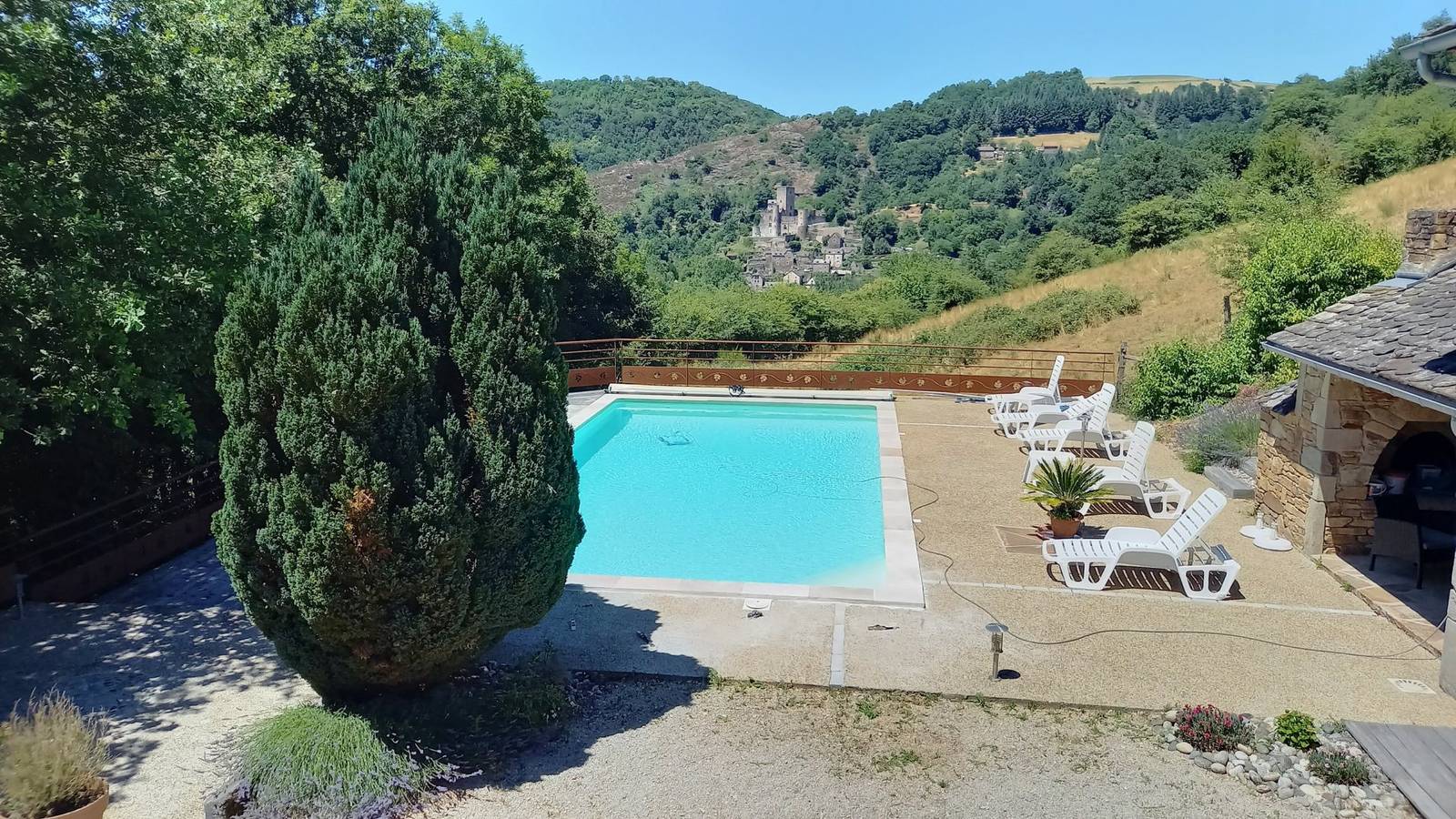 Les Terrasses - Gîtes les Hauts de Belcastel in Belcastel, Aveyron
