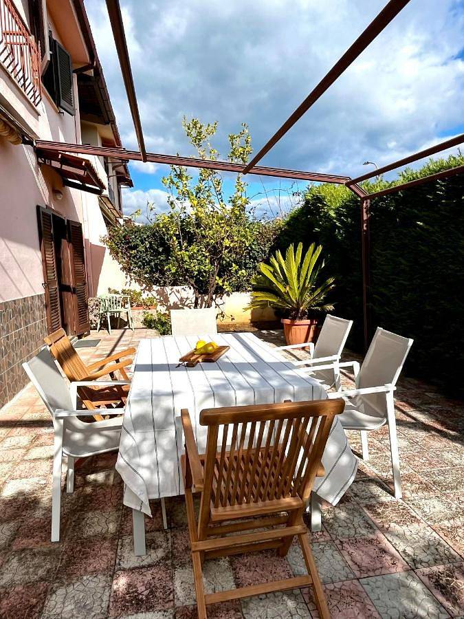 Casa vacanza per 6 persone, con Balcone e Terrazza nonché Giardino e Panorama a Roseto Capo Spulico