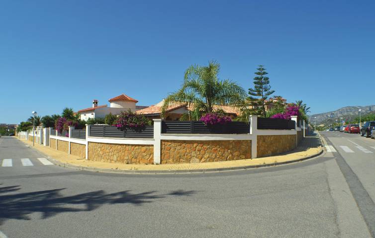 182sqm Apt w / AC, Parque, Piscina y WiFi - 2 km de la playa de Cala Misteri in Vandellós y Hospitalet del Infante, Costa Dorada