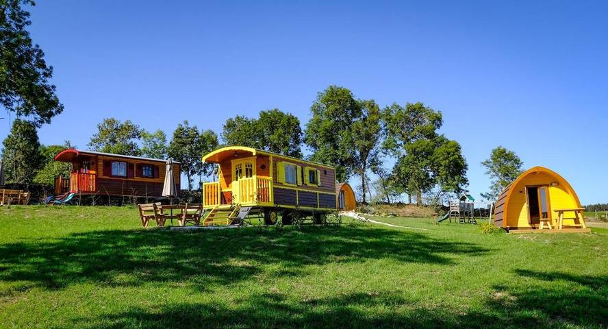 Camping pour 5 personnes, avec Balcon et Terrasse ainsi que Jardin et Vue