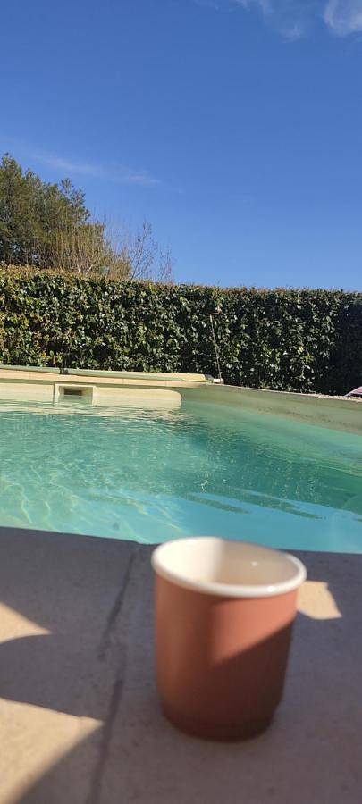 Location de vacances pour 6 personnes, avec piscine ainsi que vue et jardin à Sillans-la-Cascade - 4