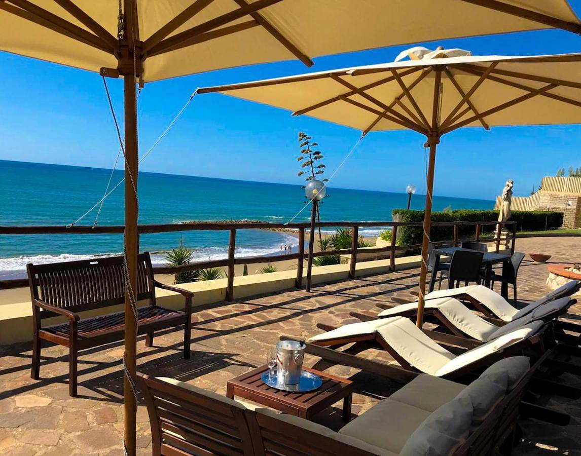 Villa Il Gabbiano - Beachfront Luxury Villa in Anzio, Direct Sea Access & Pool by the Sea in Anzio, Provincia di Roma