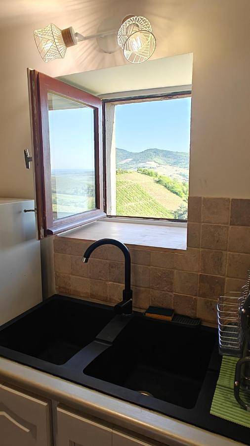 Location de vacances pour 4 personnes, avec terrasse ainsi que jardin et vue à Vaux-en-Beaujolais - 3