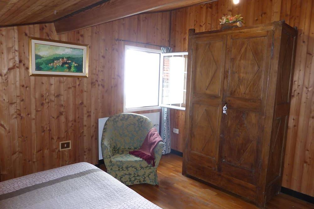 Ganze Wohnung, Ruhige Ferienwohnung mit einer sehr großen Dachterrasse, Meerblick, Internet in Pantasina, Vasia