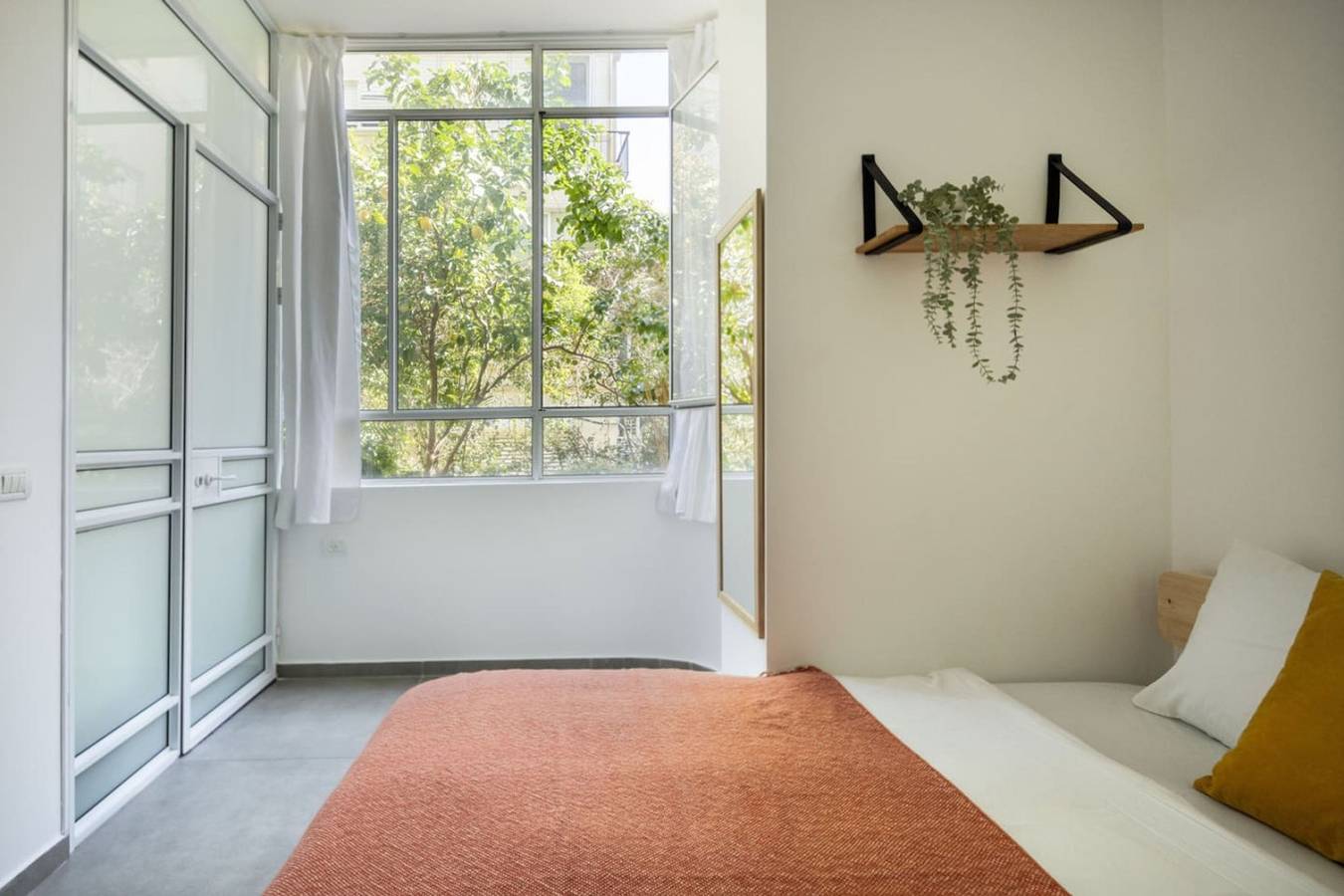 Entire apartment, Bauhaus Sea-Side Garden Haven by Sea N' Rent in Tel Aviv, Tel Aviv District