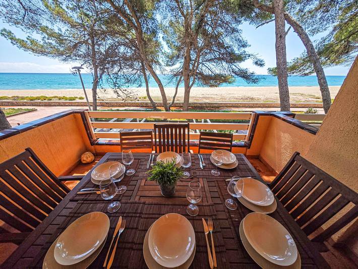 Apartamento entero, Apartamento moderno de 4 habitaciones frente al mar en Miami Platja in Montroig, Costa Dorada