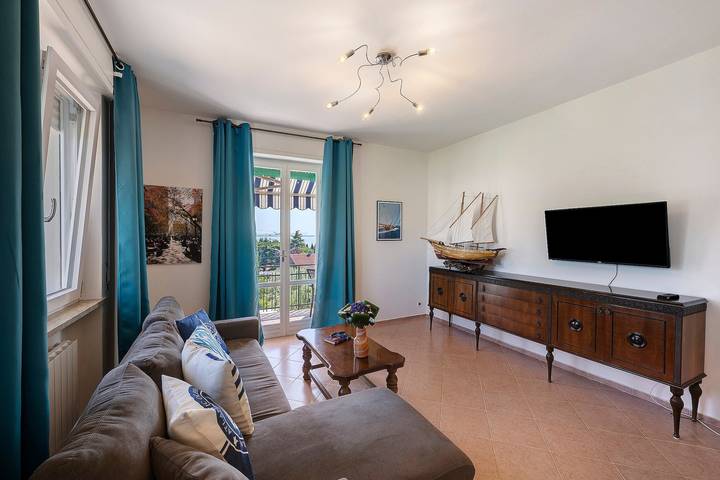 Ferienwohnung für 6 Personen, mit Balkon und Garten sowie Seeblick