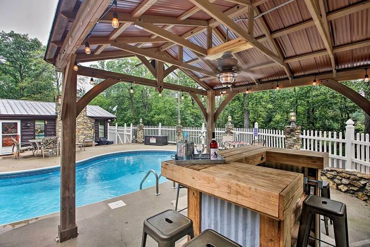 Log cabin for 6 people, with hot tub in Virginia