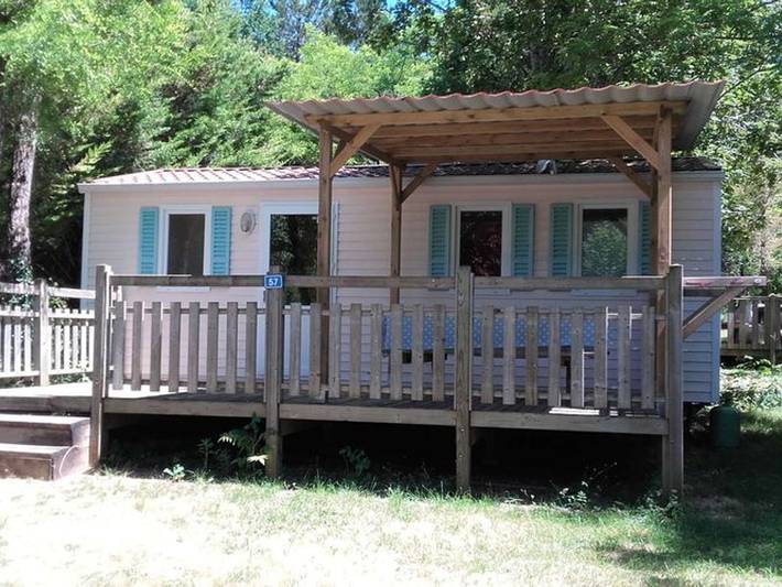 Mobil home pour 4 personnes, avec piscine et terrasse à La Cassagne
