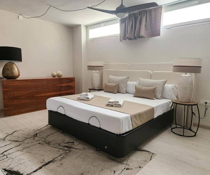 Gîte pour 8 personnes, avec terrasse ainsi que jacuzzi et piscine à Paterna - 4