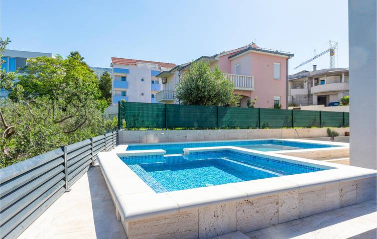 Ferienwohnung für 4 Personen, mit Terrasse und Whirlpool in Podstrana - 3