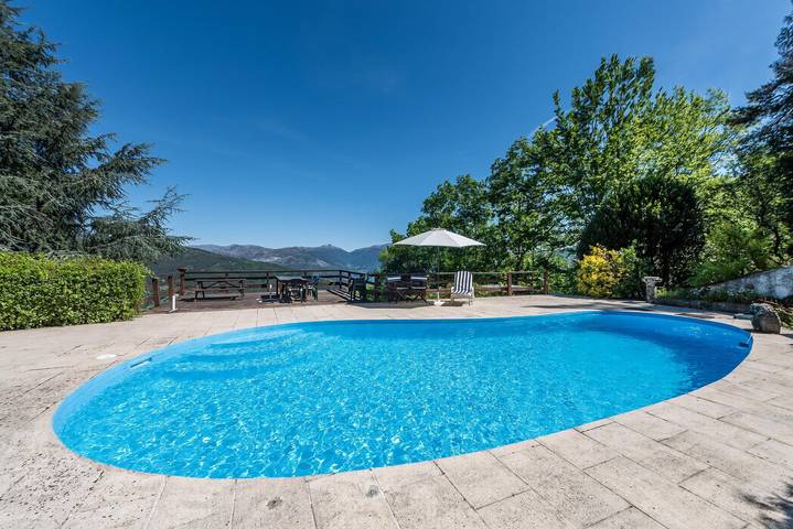 Casa de férias para 10 pessoas, com varanda e piscina e ainda jardim no Região Norte