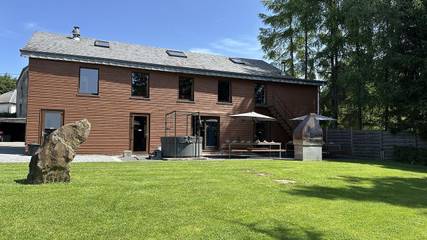 Location de vacances pour 22 personnes, avec sauna ainsi que jardin et terrasse dans Montleban